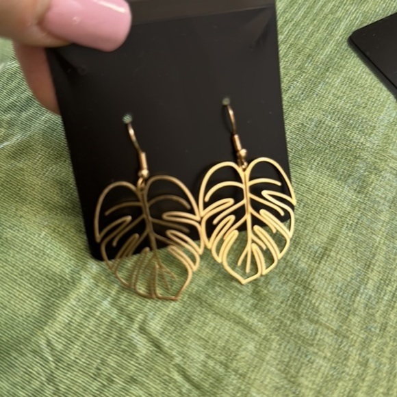 NEW GOLD Creative Hollow Big Leaf Earrings Boho Ear Jewelry Womens Pierced - Picture 6 of 6